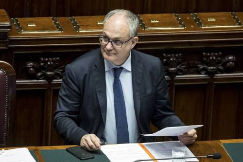 Coronavirus, Gualtieri: "Servono 3,6 miliardi". Salvini; "Ne servono 20"